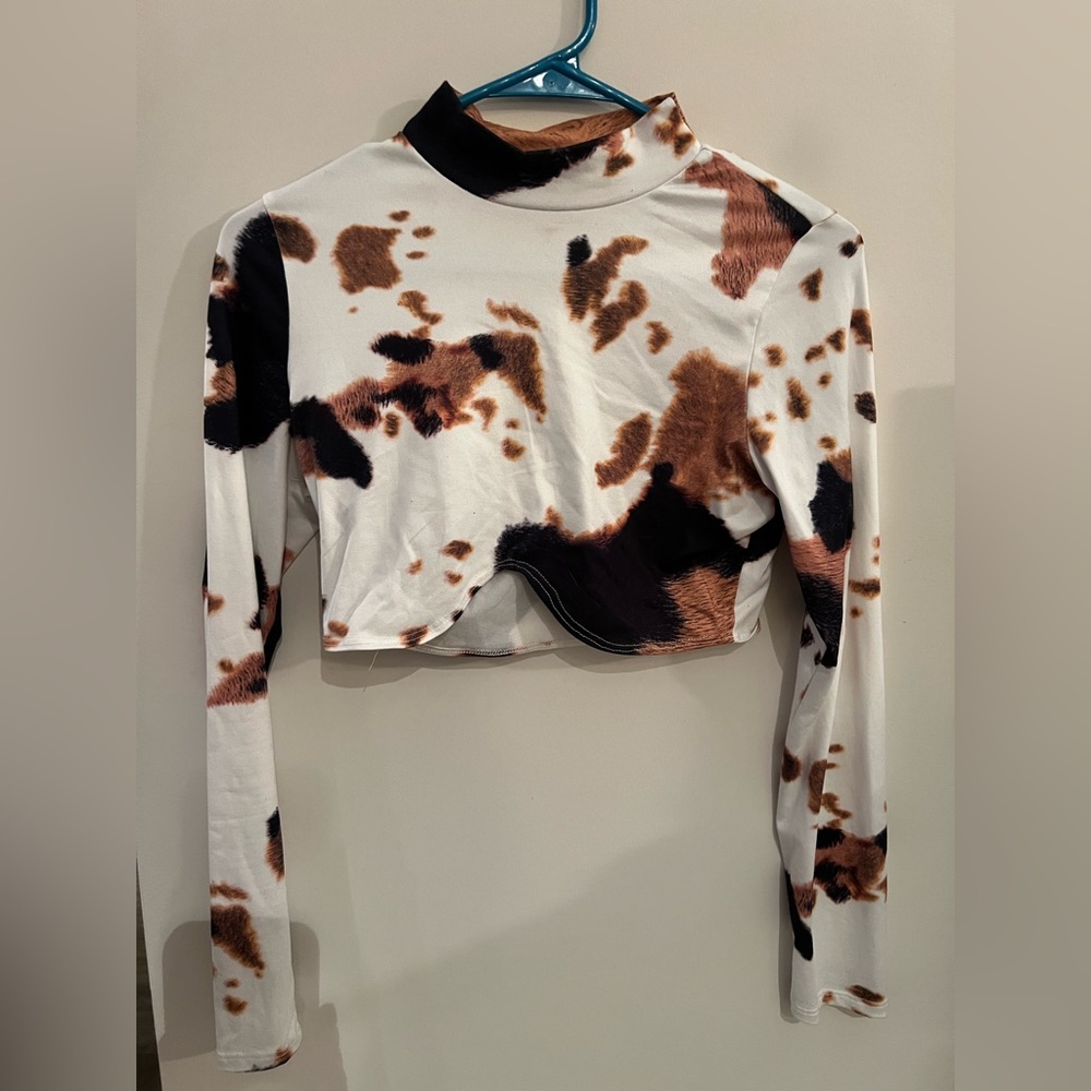 Stylish Cow Print Long Sleeve Crop Top